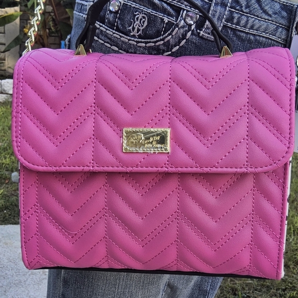 BETSEY JOHNSON QUILTED PINK/MULTI LUV BETSEY SQUARE CROSSBODY w/BOWS - Picture 1 of 6